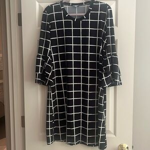 Black & White shift dress with 3/4 length bell sleeves